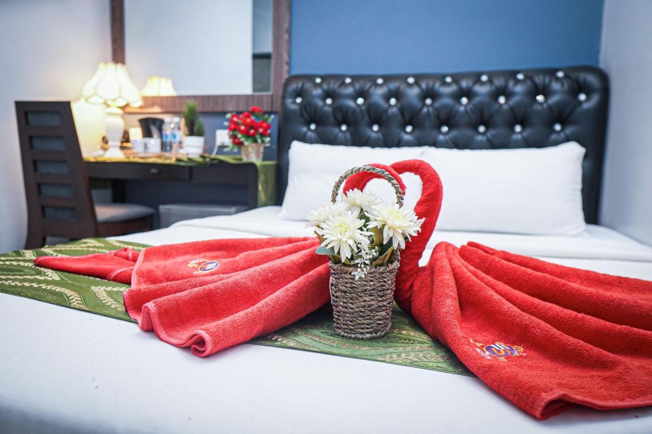 Ghazrins Desaru Hotell Pengerang Exteriör bild