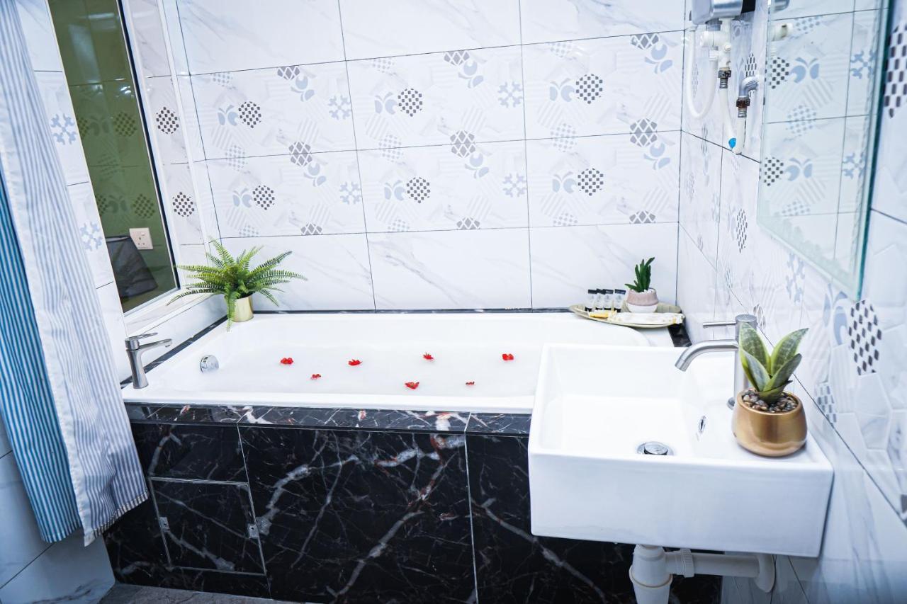 Ghazrins Desaru Hotell Pengerang Exteriör bild
